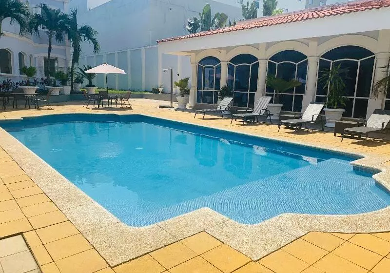 هتل Quinta Eden Villahermosa