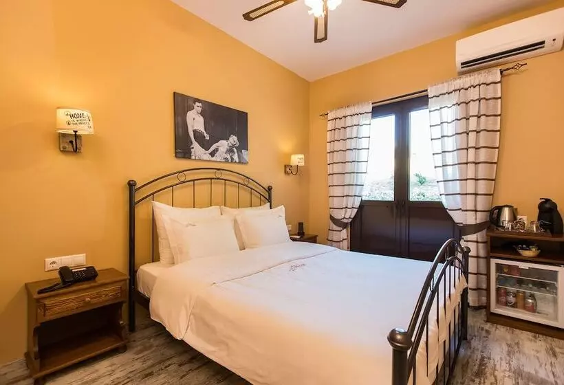 Theatro Hotel Odysseon