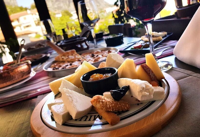 Theatro Hotel Odysseon