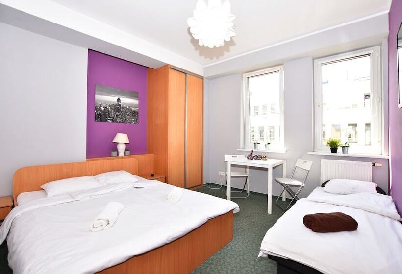 Dukes Hostel   Pokoje Prywatne, Rynek