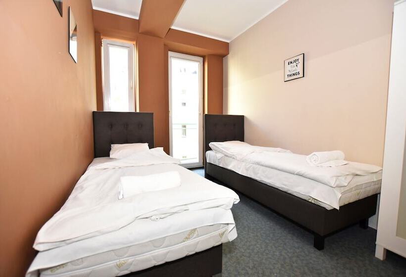 Dukes Hostel   Pokoje Prywatne, Rynek