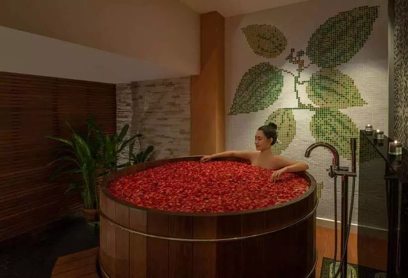 Отель Millennium Hilton Bangkok