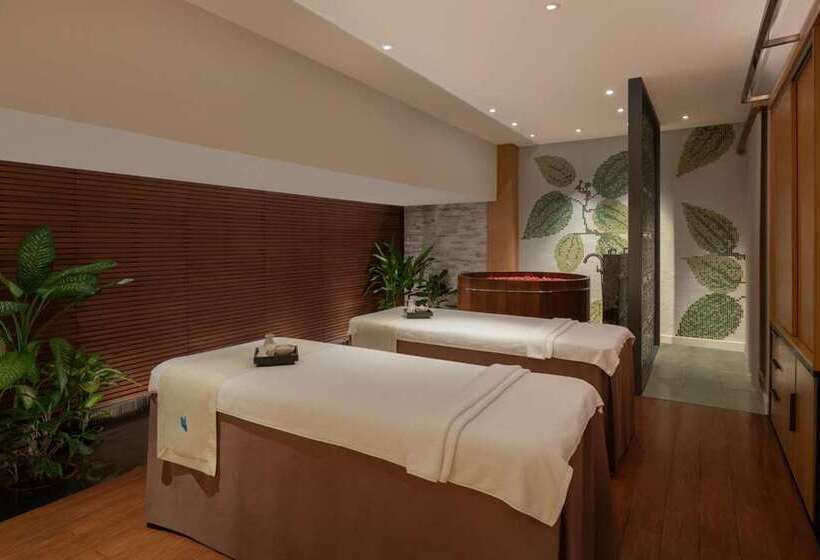 هتل Millennium Hilton Bangkok