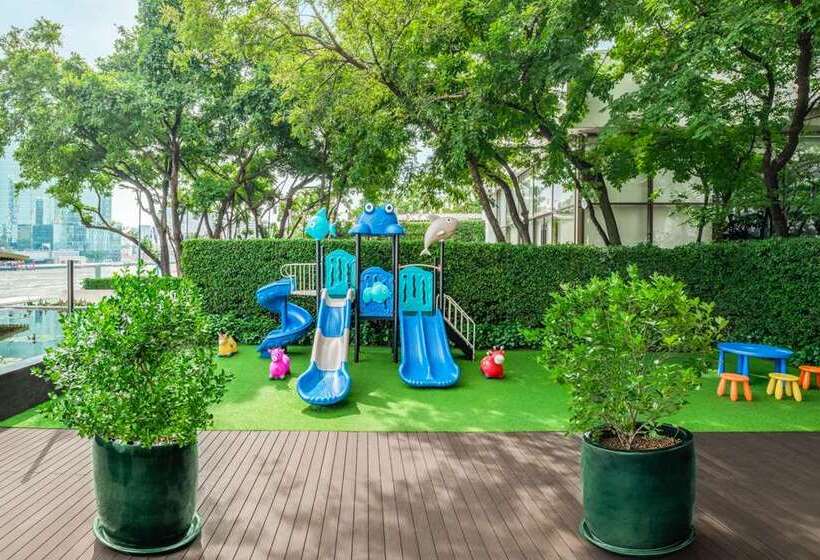 هتل Millennium Hilton Bangkok