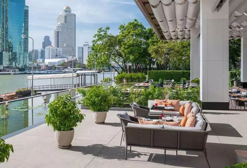 Отель Millennium Hilton Bangkok