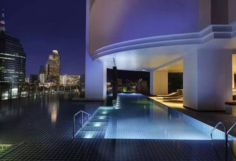 Отель Millennium Hilton Bangkok