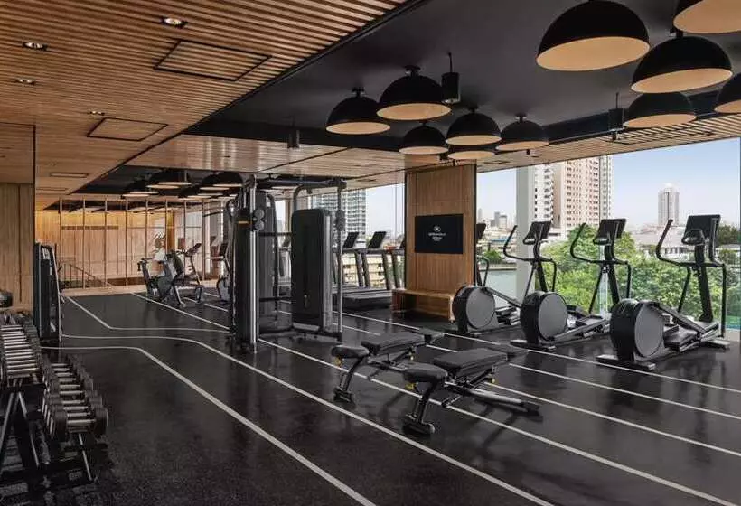 Отель Millennium Hilton Bangkok