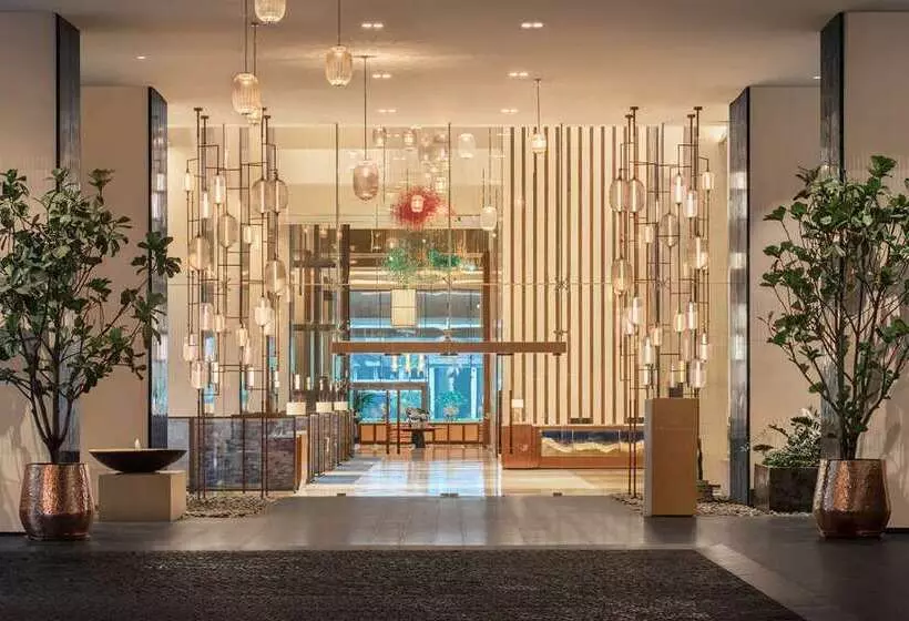 Отель Millennium Hilton Bangkok