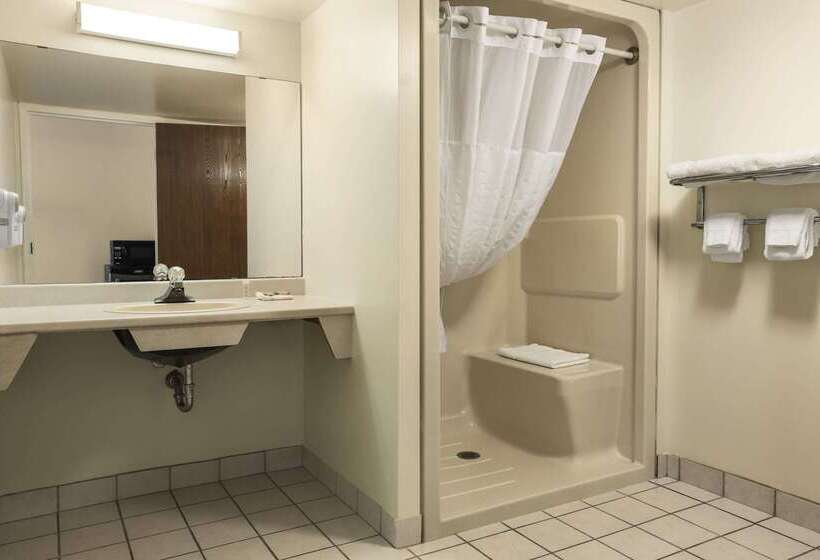 مُتل Super 8 By Wyndham North Bay