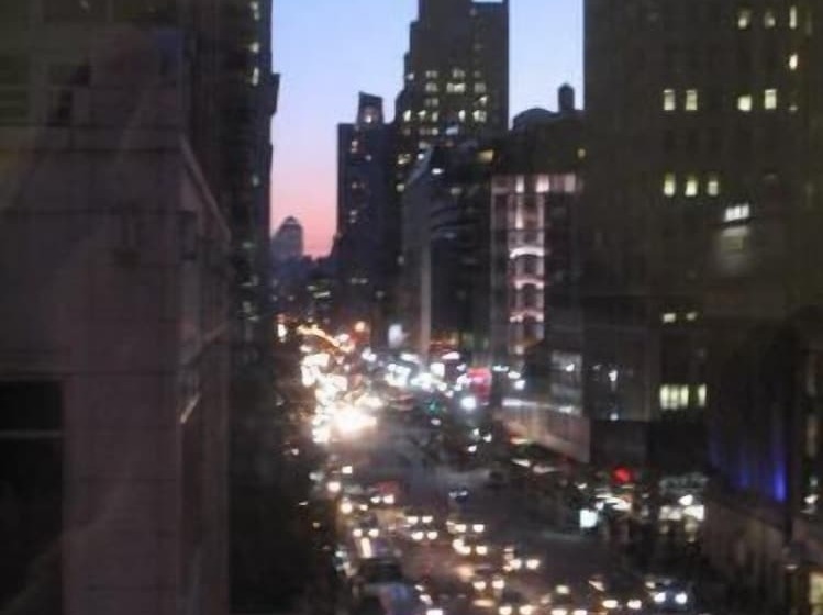 酒店 Americana Inn