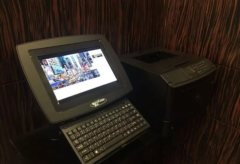 호텔 Americana Inn