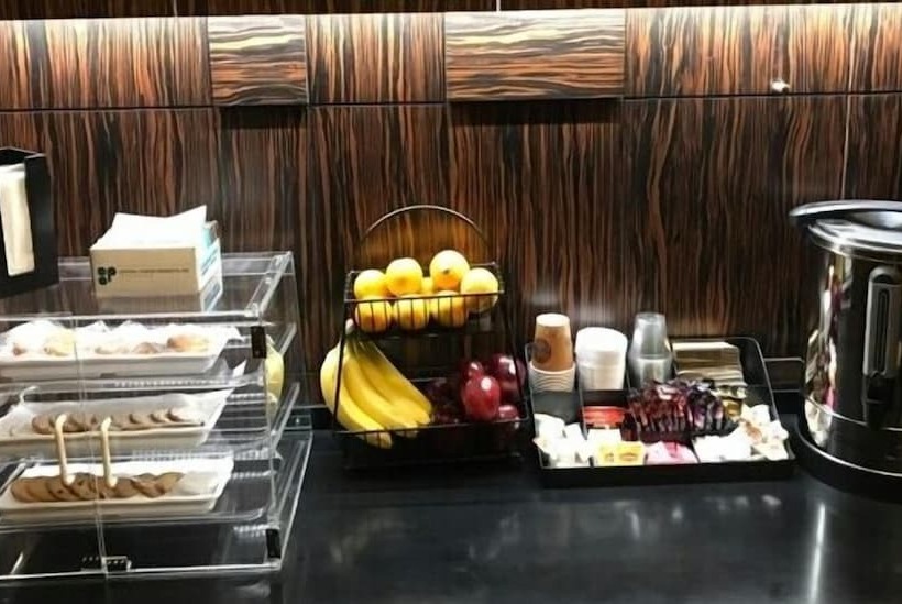 酒店 Americana Inn