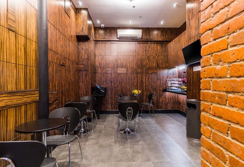 酒店 Americana Inn