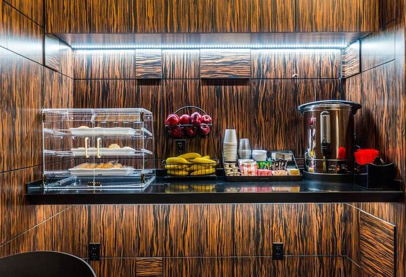 酒店 Americana Inn