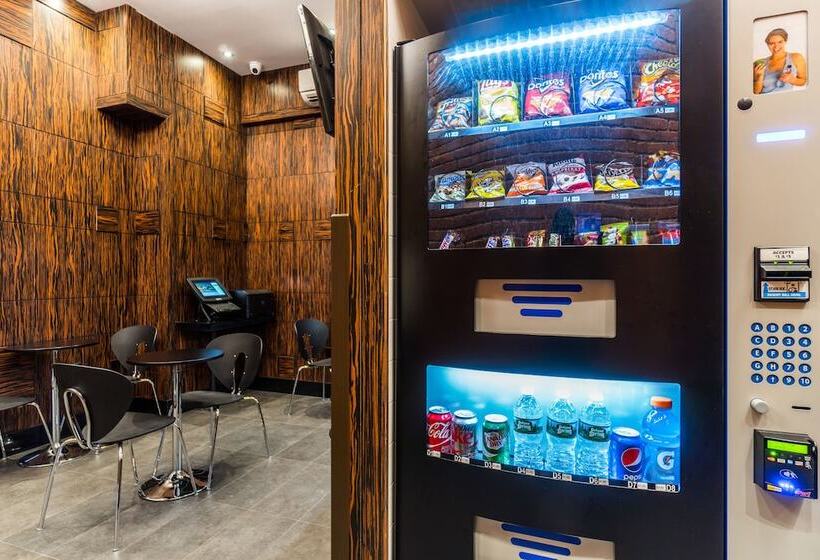 酒店 Americana Inn