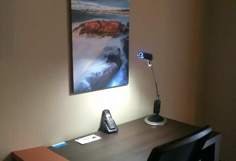 هتل Auberge Madeliinn