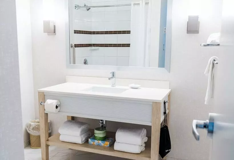 Coast Hotel & Convention Centre