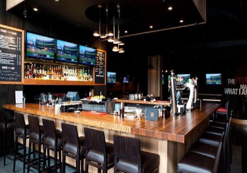 Coast Hotel & Convention Centre