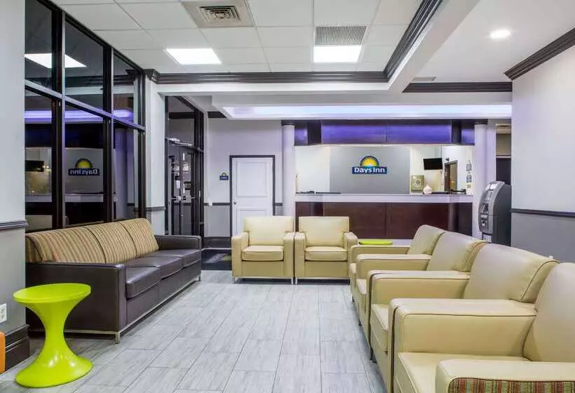 هتل Days Inn & Suites By Wyndham Orlando Airport