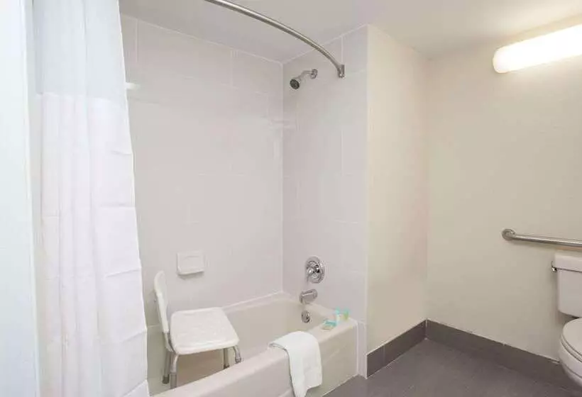 هتل Days Inn & Suites By Wyndham Orlando Airport