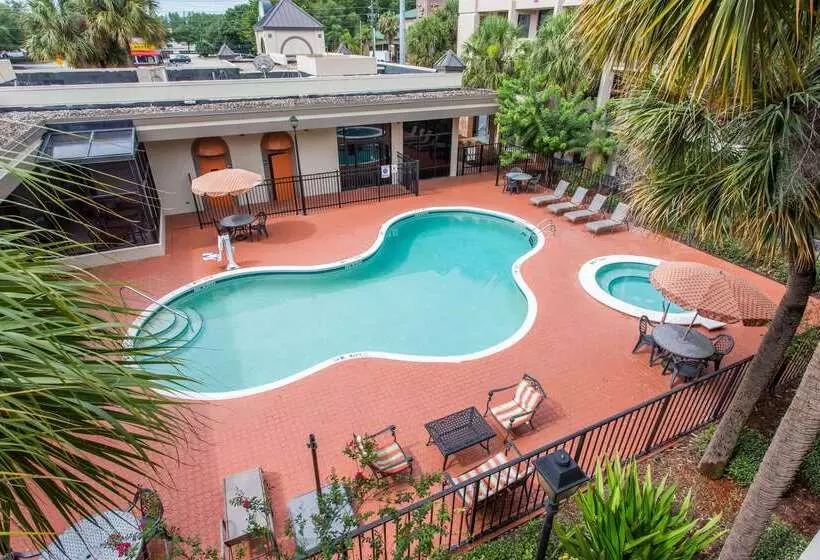 هتل Days Inn & Suites By Wyndham Orlando Airport