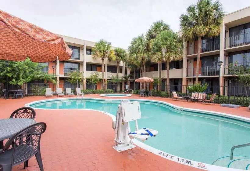هتل Days Inn & Suites By Wyndham Orlando Airport