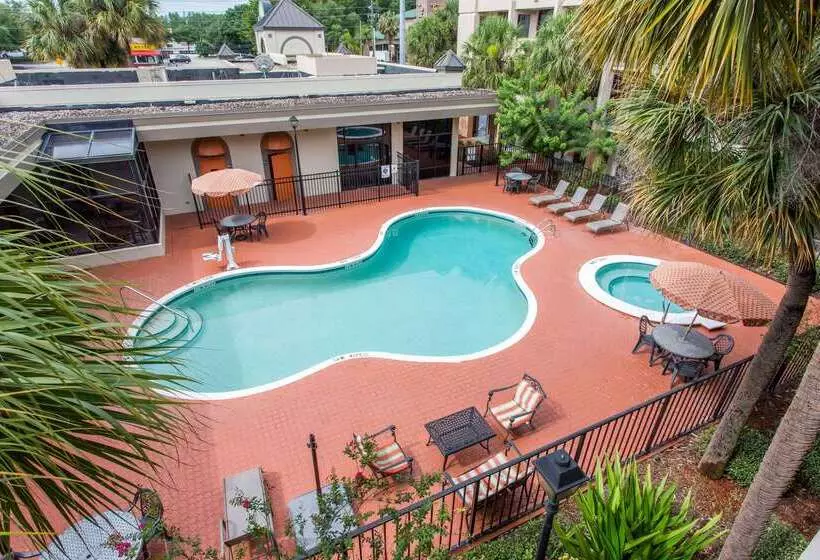 هتل Days Inn & Suites By Wyndham Orlando Airport