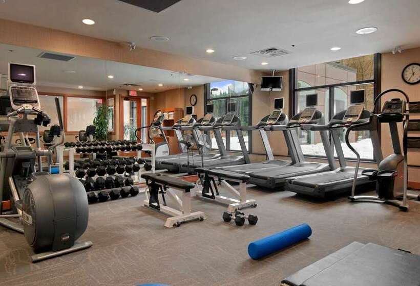 هتل Hilton Whistler Resort & Spa