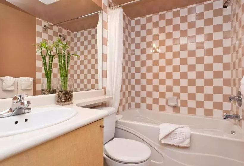 Отель Lord Stanley Suites On The Park