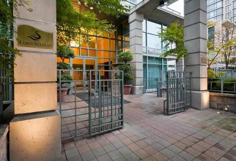 Отель Lord Stanley Suites On The Park