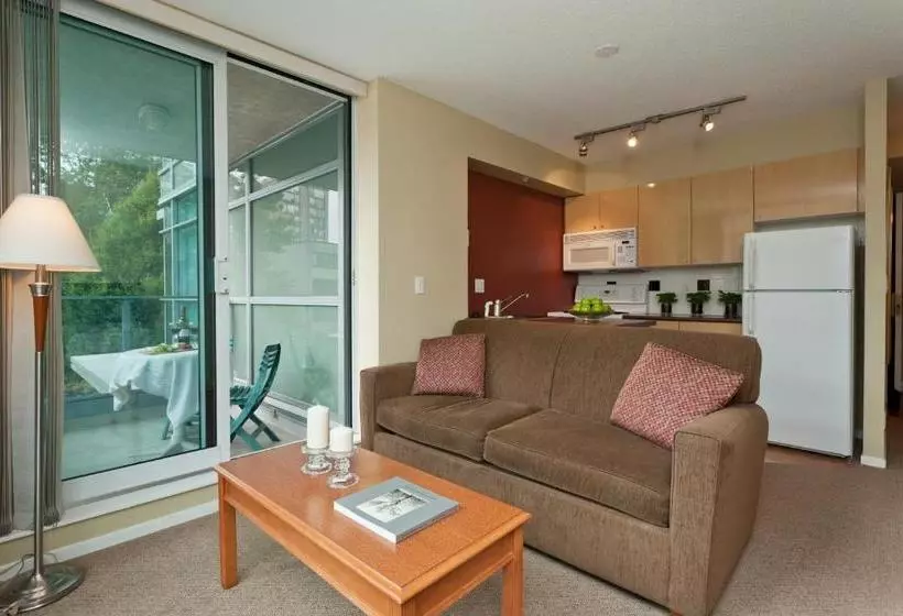 Отель Lord Stanley Suites On The Park