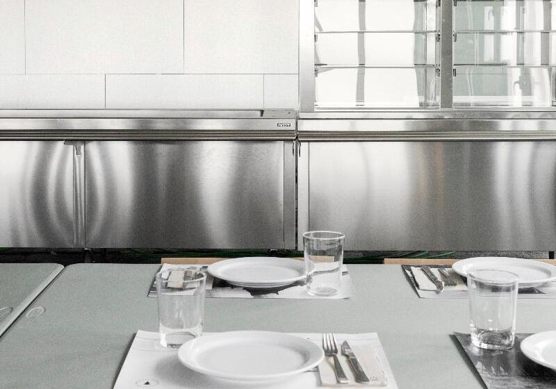 هاستل Sercotel Abrigall Masella