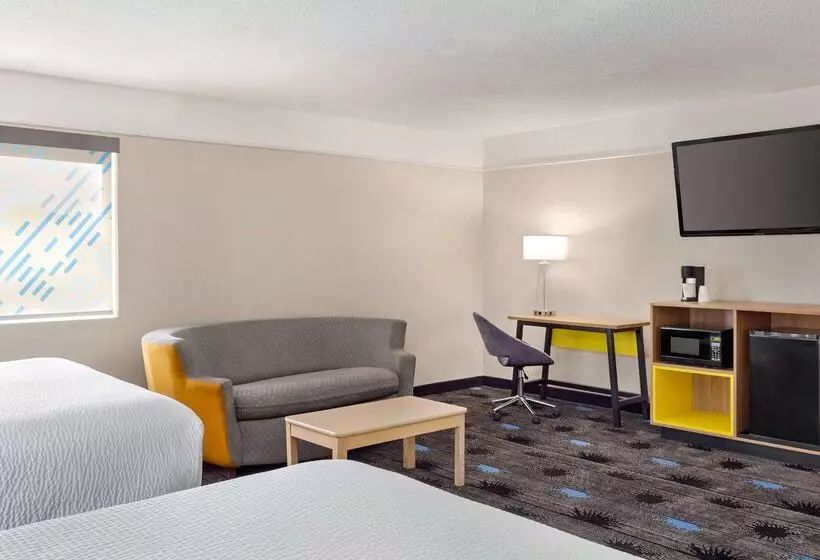 هتل Days Inn By Wyndham Kansas City International Airport