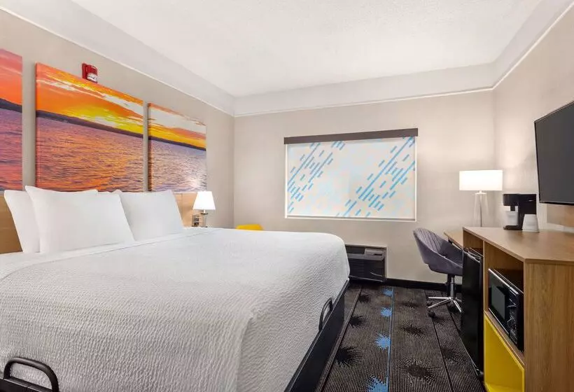 هتل Days Inn By Wyndham Kansas City International Airport