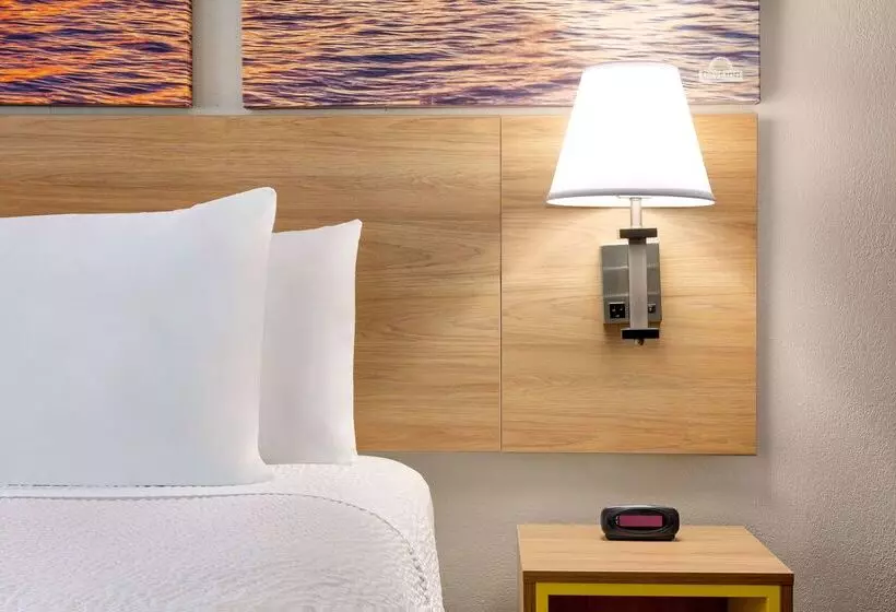 هتل Days Inn By Wyndham Kansas City International Airport