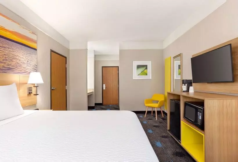 هتل Days Inn By Wyndham Kansas City International Airport