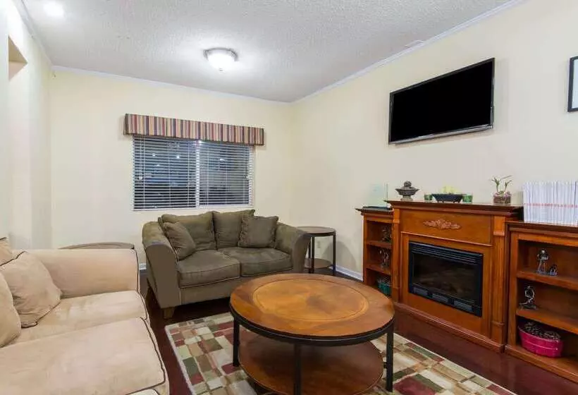 هتل Days Inn By Wyndham Kansas City International Airport