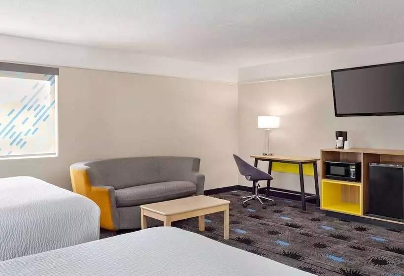 هتل Days Inn By Wyndham Kansas City International Airport