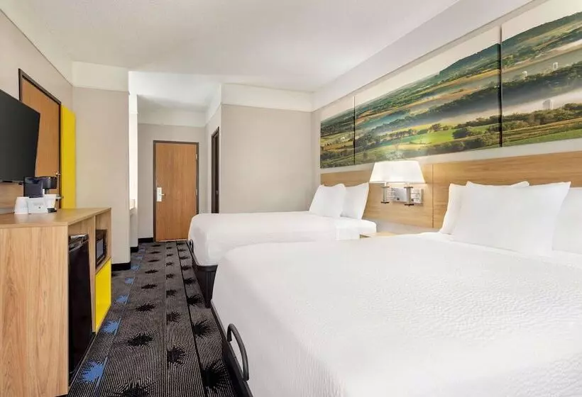 هتل Days Inn By Wyndham Kansas City International Airport
