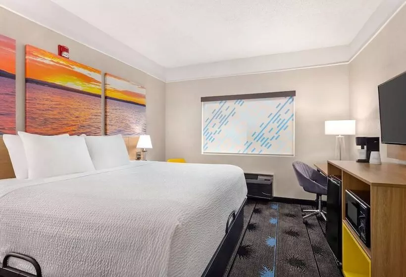 هتل Days Inn By Wyndham Kansas City International Airport