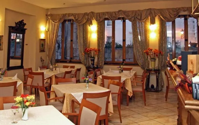 בית מלון כפרי Peristil