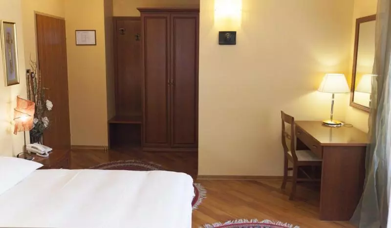 בית מלון כפרי Peristil