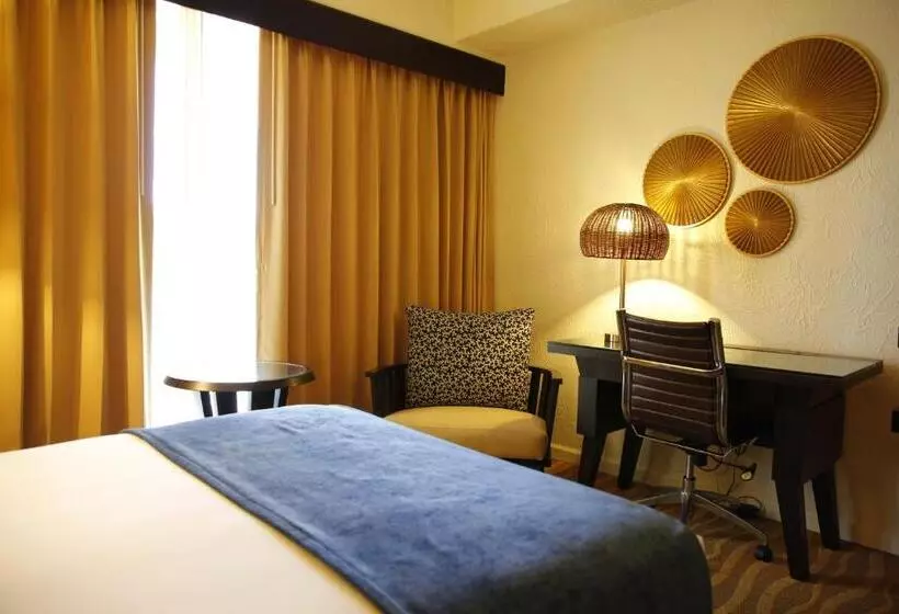 هتل Windward Passage