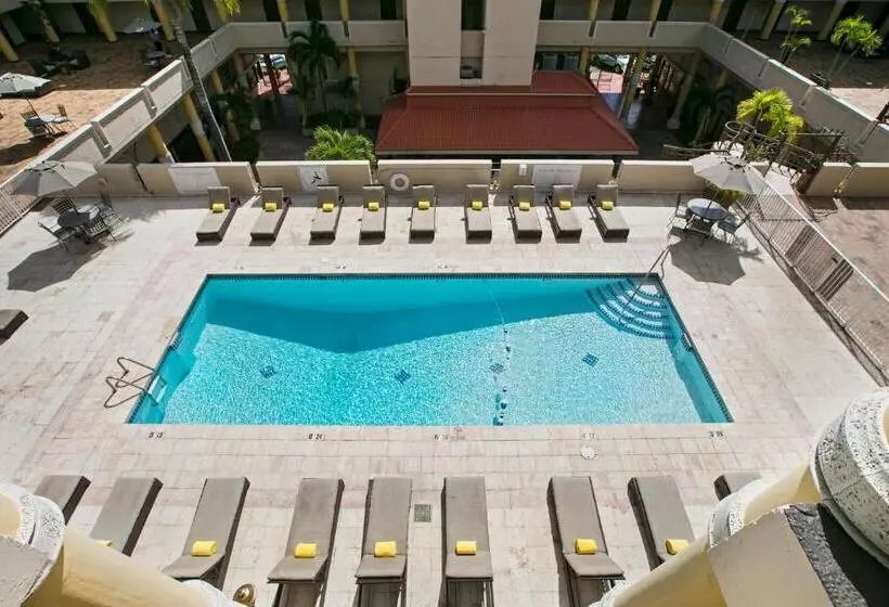 هتل Windward Passage