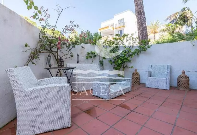 Jardines De Las Golondrinas