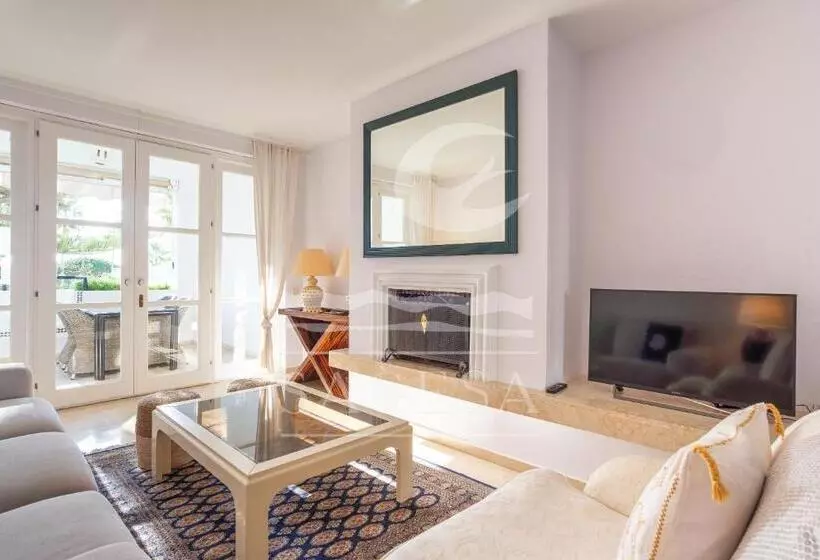 Jardines De Las Golondrinas