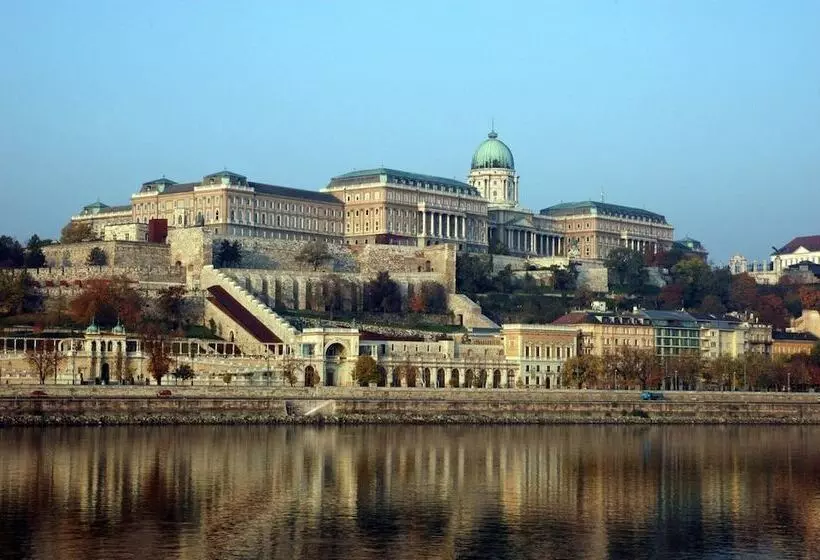 Hotell Equity Point Budapest