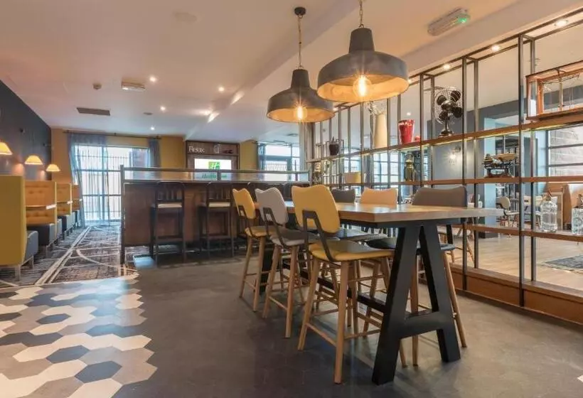 Hotelli Holiday Inn Manchester Central Park By Ihg