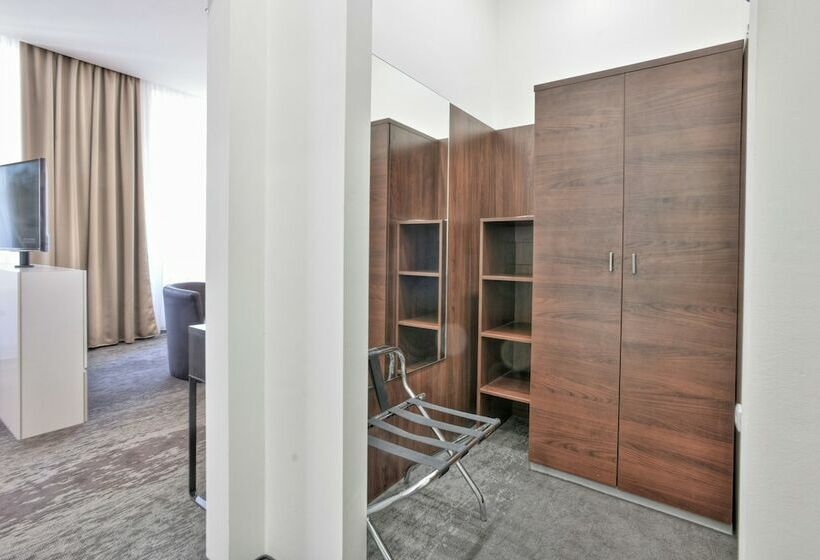 هتل A1 Royal Plaza