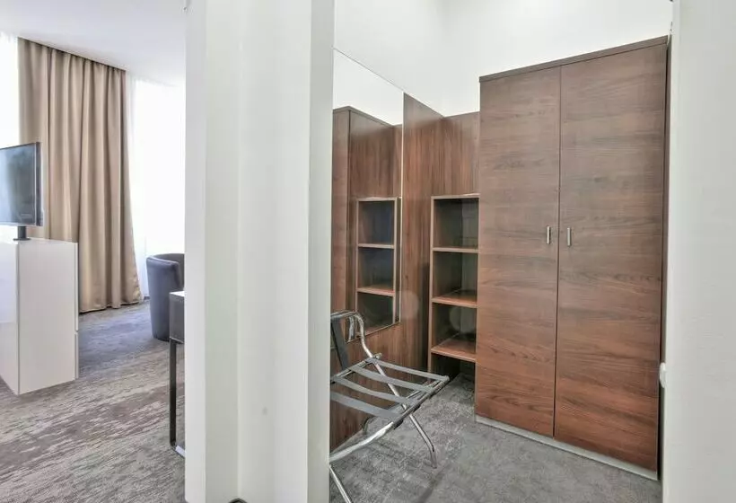 هتل A1 Royal Plaza